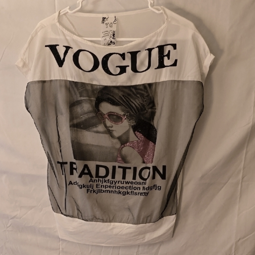Vogue Cream and Black Graphic Muscle Tee Size /M